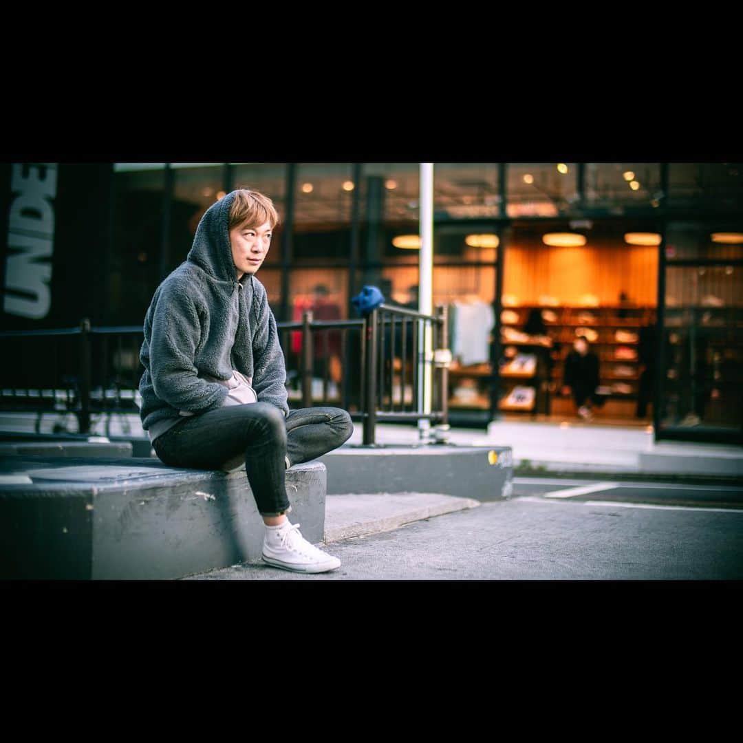 DJ U-ICHIのインスタグラム：「連休に入りますね！！ 次のMIX制作中です。 まったり散歩MIX。 ・ 音作りでも、曲をセレクトしてのMIX物でも、いつも僕の世界観を出せるように！ 聴いてくれてる方の日常生活で、一瞬でも何かさされば嬉しいです。 感じるvibesなんかも同じだったり…も嬉しいです。 ・ プロィールのところにもURLあります、、 mixcloud.com/djuichiofficial @mixcloud  にアップします！ まだ、もう少しかかりますけどね。 #mixtape #U散歩 #januarymix #mixcloud 🐀🐀🐀 _________________________________ #dj #djlife #djstyle #fourthirty  #tokyo #shibuya #converse  #streetphotography #sonya7iii  #portraitvision #portraitfestival  #portraitpage #portraitmood  #moodyportraits #ourportraitsdays  #lifeportraits _________________________________ 📸 @yuta_photo_0823」