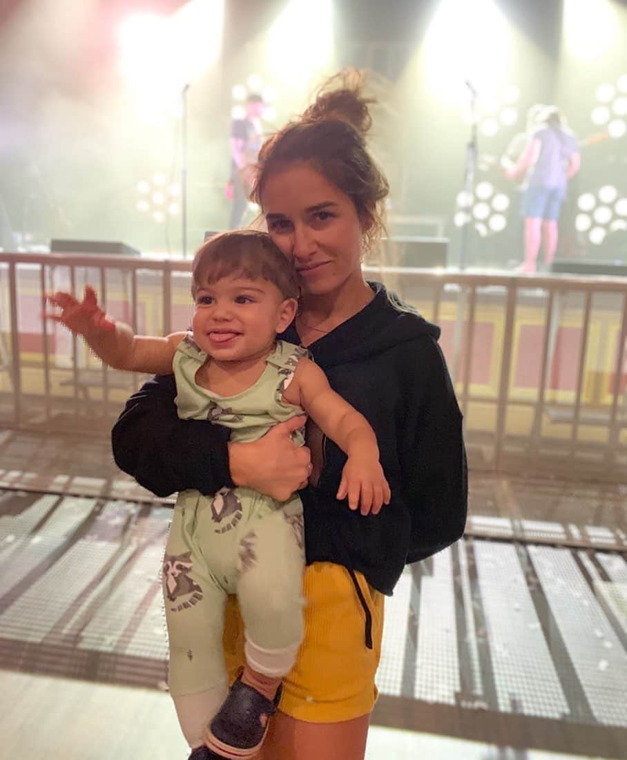 Jessie Jamesさんのインスタグラム写真 - (Jessie JamesInstagram)「Found this pic from my tour last spring.  Loved having my babies with me on the road. This shot was taken while I was doing sound check before my show that night.  So much fun having them experience it with me.  I’m ready to get back on the road again and see your gorgeous faces!  I will def be stopping in the cities I didn’t get to stop in last time :)))」1月11日 8時11分 - jessiejamesdecker