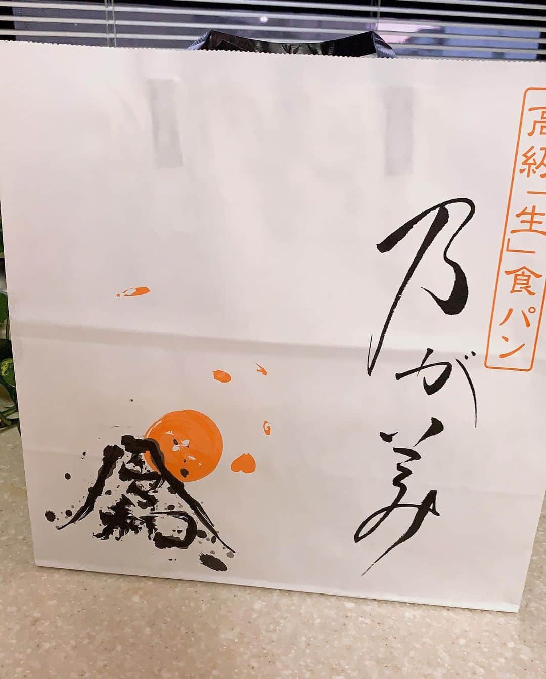 水谷雅子さんのインスタグラム写真 - (水谷雅子Instagram)「#おはようございます #モーニング#朝食 #goodmorning #breakfast  #トースト#乃が美 #乃が美の食パン  #サラダ#ヨーグルト#ハーブウィンナー #カフェオレ#珈琲 #水谷雅子#水谷雅子beautybook50の私  名古屋13℃☀️ 今朝も冷えます❄️ 週末は三連休ですけど、お天気は怪しい感じでしょうかね…☁️ お出掛けの際は暖かくしてお出掛けして下さいね😊✋💖」1月11日 8時40分 - mizutanimasako