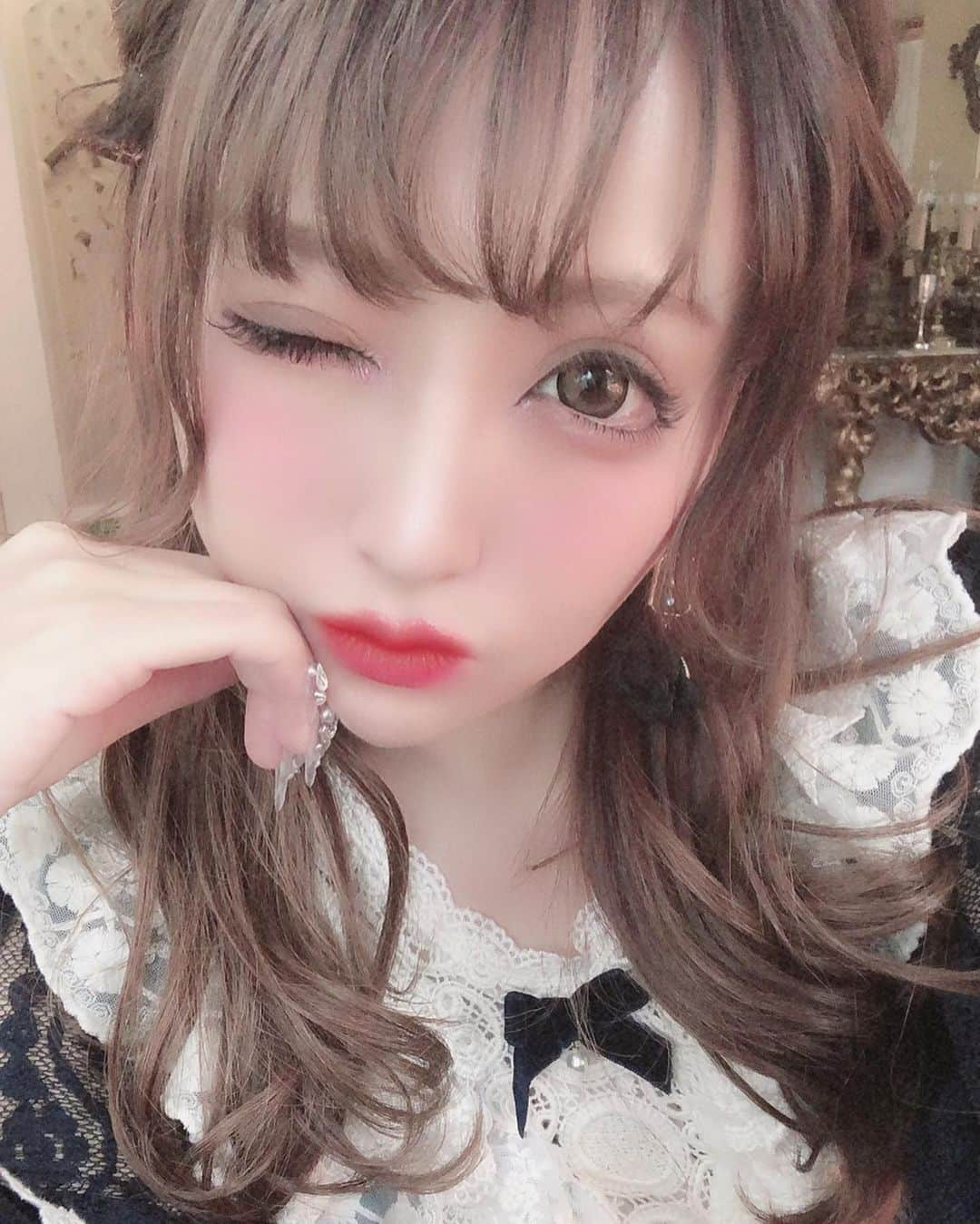 桜井莉菜さんのインスタグラム写真 - (桜井莉菜Instagram)「今年の抱負は？ ってよく聞かれるけど、 毎年同じ、現状維持って答えてたんだけど、この間EXILEのMATSUさんがTVで、僕は現状維持ではなく、継続って言ってて、素敵だなぁと思った✨ 続けるって、何かを新しく始めるよりももっと大変な事だもんね。 よーし！頑張るぞ😳✨ #今年の抱負#継続」1月11日 8時41分 - rina__sakurai