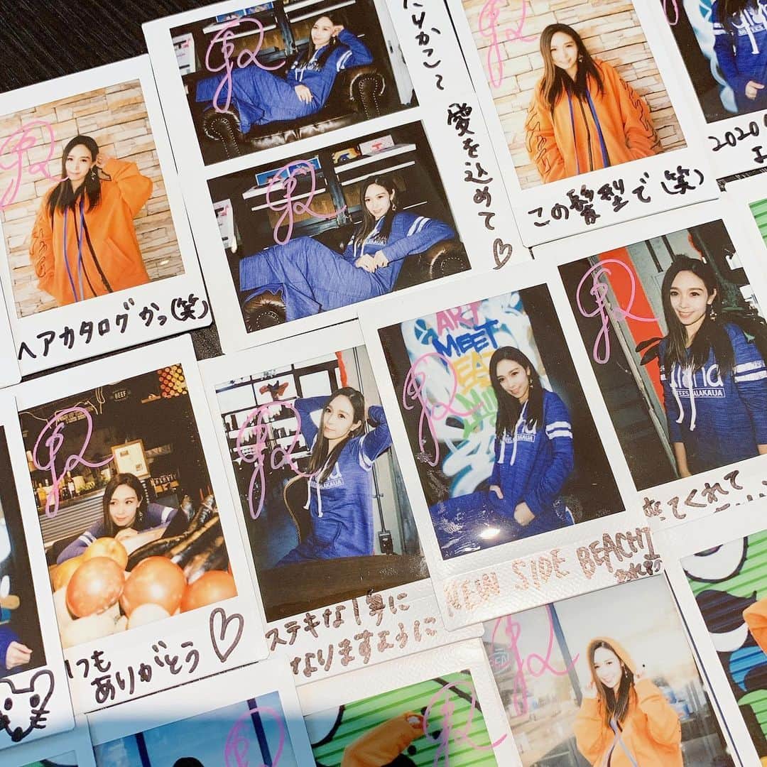 愛内里菜のインスタグラム：「おはようございます！﻿ 本日新横浜でのライブ🌈⭐️🌈⭐️﻿ ﻿ きのー﻿ ギリギリまでグッズのチェキ撮影してました☺️﻿ ﻿ グッズのお買い上げ2000円ごとに﻿ クジをひいてもらえます﻿ 当たりはサインandメッセージ入りの﻿ チェキです🤲🎉😊﻿ ﻿ グッズとしてのチェキ単品もございます😌﻿ ﻿ ﻿ 早いもの勝ちとなっています🙏﻿ よろしくお願いします ﻿ ﻿ 横浜ペット博は１２日、１３日のみ﻿ 11時30分からトークショーします！﻿ その後1時間ほどボンボンコピーヌブースに居ます☺️🐶﻿ ﻿ ﻿ #愛内里菜 改め#R として #歌手 再始動﻿ #垣内りか #垣内倶楽部 #バンド #バンド名 ﻿ #ライブ大好き #ライブツアー #ライブバンド﻿ #ライブハウス #ライブ #一体化 #絆 #盛り上がりたい #会いたい﻿ #感謝 #リスタート #アニバーサリー#20周年﻿ #新横浜﻿ ﻿」