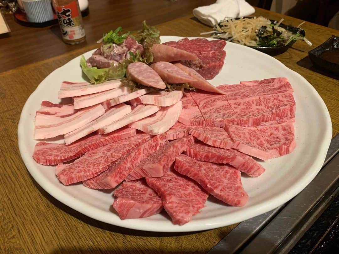 太田忍さんのインスタグラム写真 - (太田忍Instagram)「沖縄day1 島牛 上質な和牛とアグー豚が 楽しめます！ 今日からちゃんと仕事します。 #島牛  #レスリング  #指導」1月11日 8時51分 - shinobu63no_1
