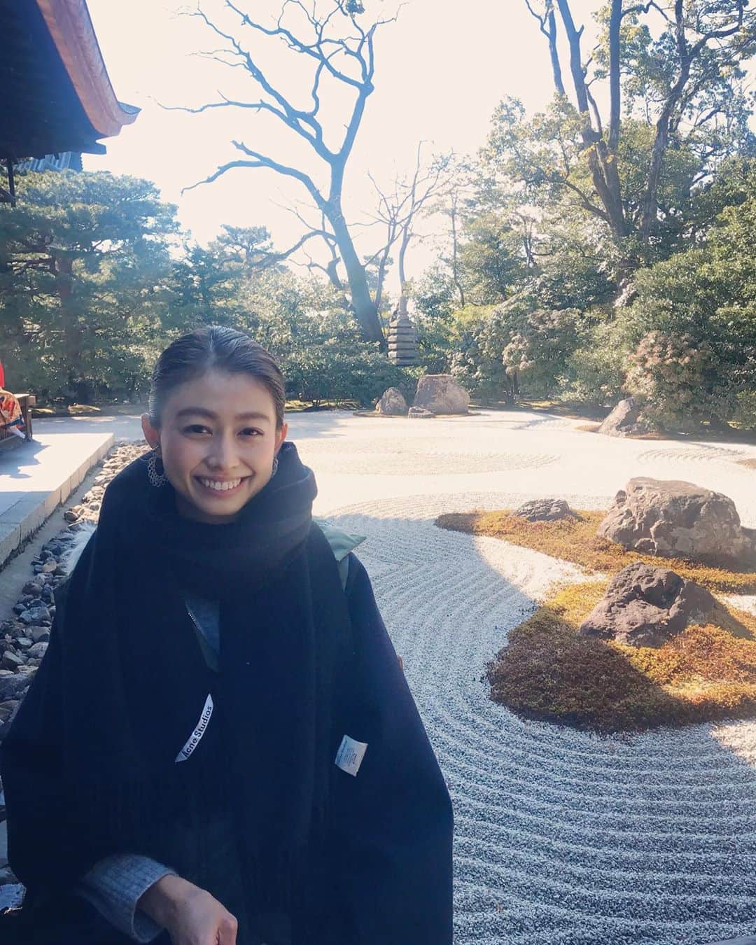 木野園子のインスタグラム：「2020.1.11あけましておめでとうございます🎍🎍ストーリーズは更新してたけど滞っていた投稿。今年もよろしくお願いします🐭写真は去年の1月に家族で京都に行ったときの写真。一年早い。変わってないようで変わってる気がする。  #2020 #happynewyear #子年 #🐭」