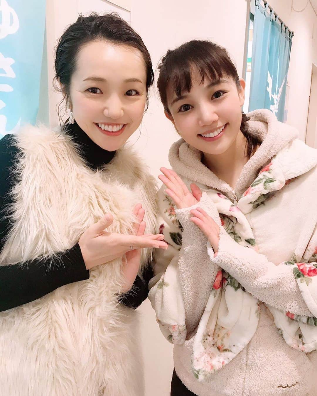 咲妃みゆさんのインスタグラム写真 - (咲妃みゆInstagram)「おはようございます☀️﻿ ﻿ #シャボン玉とんだ宇宙までとんだ﻿ 大勢のお客様に足をお運び頂けて、毎日喜びいっぱいです😌皆さまの温かいご声援のお陰で、日々の公演を勤められていると感じています！本当にありがとうございます。﻿ ﻿ ﻿ 先日、遂に…高野菜々さんとお会いできました😭💕音楽座ミュージカル／Rカンパニーさんの「シャボン玉とんだ 宇宙までとんだ」で＂折口佳代＂を演じていらっしゃる方です✨﻿ ﻿ お目にかかれて光栄でした‼️優しく明るいお人柄に触れられただけでも幸せだったのに、大変心強いお言葉をかけてくださり、、、感無量の咲妃です…(T ^ T)﻿ ﻿ 高野さんにとっても大切な大切な物語。本日も全力で生き抜きたいと思います✨﻿ ﻿ #高野菜々 さん﻿ #出逢った瞬間﻿ #お佳代さんだー‼︎‼︎と思いました 😭❤️﻿ #咲妃は汗や涙でお見苦しいことに …笑笑💦﻿」1月11日 9時24分 - miyusakihi