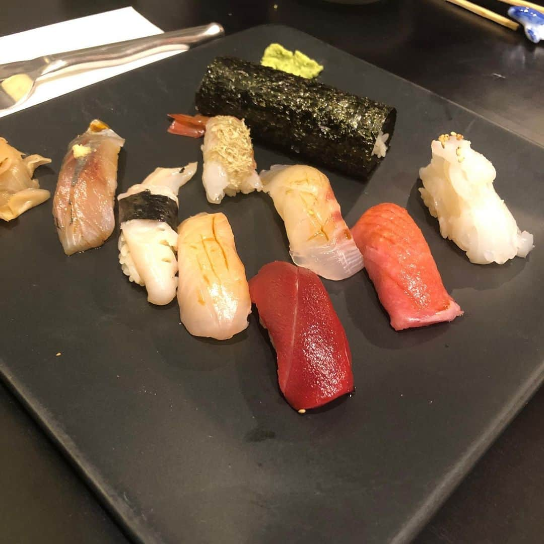 伊藤由奈さんのインスタグラム写真 - (伊藤由奈Instagram)「About last night...last nights dinner, I mean! Delicious!😍🍣ロスでこんな美味しいウナギとお寿司をいただけるなんてっ！😋💕ありがとうございました〜！😆💗👍#japanesefood #sushi #nomnom #delicious #omg #eel #sogood #perfect」1月11日 9時32分 - _yunaito