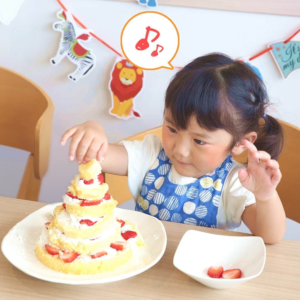 のインスタグラム：「特別なバレンタインやパーティーは、思い出に残る日にしたいですね♪  そんな日にピッタリなお手軽オリジナル手作りケーキセットをご用意！  フルーツやお好きなトッピングを用意すれば、簡単にオリジナルケーキが作れます。  お芋スイーツ専門店だから作れる、お芋風味のしっとりふわふわスポンジが◎  3段にカットした状態でお届けするので準備や片付けも時短してお手軽に手作りケーキが完成！  #おいもや #ママつく #ケーキ #誕生日 #バースデーケーキ #バレンタイン #手作りケーキ #静岡 #掛川 #お芋スイーツ #スイーツ好きな人と繋がりたい #いいね返し」