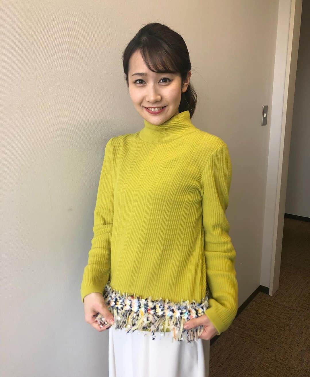 のインスタグラム：「今朝のデルサタ衣装、トップスの裾が可愛かったです♡ デルサタ11もお楽しみに！  #デルサタ #メーテレ #アナウンサー #アナウンサー衣装 #デルサタ衣装 #女子アナコーデ #島津咲苗 #instalike」