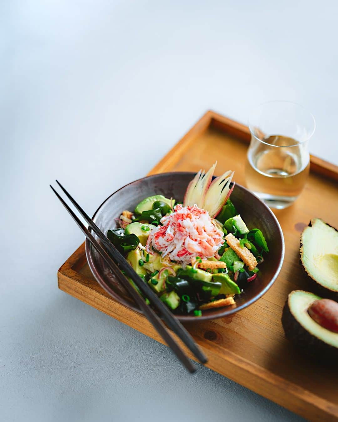 ニュージーランド産アボカドのインスタグラム：「"日本の食材にアボカドは合わないと思ってませんか？合うんです！ビタミンや食物繊維、良質な脂質が取れるので、おかずに一品アボカドを足してみてはいかがでしょうか？⁠ ⁠ @mackinpo　さんのニュージーランド産アボカドとカニとわかめの酢の物"⁠ #nzavocado #recipes #healthy #Japaneseingredients⁠ #ニュージランド産アボカド #ヘルシー #レシピ #日本食材⁠」