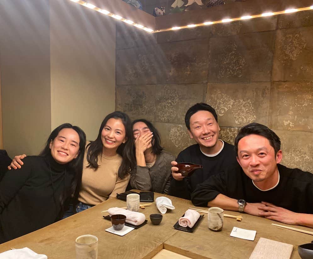 矢野未希子さんのインスタグラム写真 - (矢野未希子Instagram)「新年 いつもの大好きな人達と。  よく笑ったー🍵  美味しいお寿司もいただき🍣  今年もどうぞ よろしくお願いします🌅」1月11日 11時20分 - mikko1104