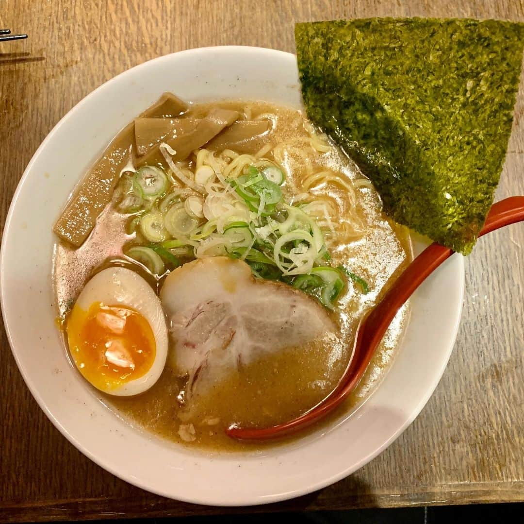 本谷亜紀さんのインスタグラム写真 - (本谷亜紀Instagram)「ももまる渋谷のラーメンは沢山の種類があって、どれも本当に美味しい！今回はおまかせコースにしたよ👍😊 #ももまる渋谷　#ももまるラーメン#ラーメン #らーめん #拉麺 #라면#ramen#noodle  #つけ麺 #まぜそば #汁なし #麺 #麺活 #ラーメン巡り #ラーメンインスタグラマー #麺スタグラム #rameninstagramer  #travel #foodie」1月11日 11時44分 - akichi0518_ramen