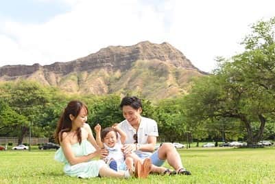KAUKAU/カウカウハワイさんのインスタグラム写真 - (KAUKAU/カウカウハワイInstagram)「ハワイでの家族旅行、せっかくなのに意外とみんなでの写真で少なくないですか？ 海や空など、景色が綺麗なハワイだからこそ、プロのカメラマンに任せて最高な家族写真撮りませんか？😍 ハワイアン ブライダル サービスがただいま期間限定で、友達・ファミリーの撮影プランを$200で提供中😉🍍 詳しくはKAUKAUで「ハワイアン ブライダル サービス」を検索！もしくはストーリーから😆🤙🏽 ◆KAUKAUウェブでは、毎日ハワイのホットな情報を更新中！プロフィールのリンクから！！◆ #hawaii #KAUKAU #Waikiki #HawaiiNews #sunset #coupon #HawaiiCoupon #restaurant #shopping #instahawaii #ハワイ #ワイキキクーポン #ハワイクーポン #カウカウ #カウカウクーポン #ハワイごはん #ハワイご飯」1月11日 11時46分 - kaukau_hawaii