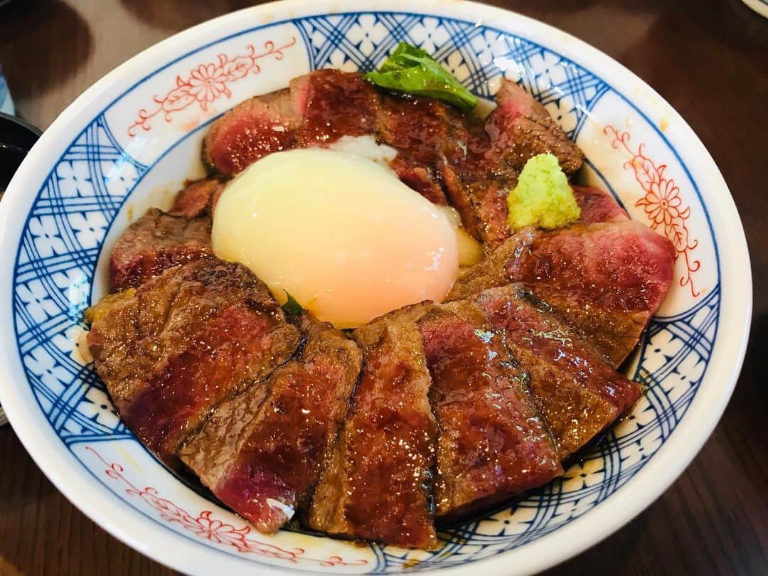 中村千尋さんのインスタグラム写真 - (中村千尋Instagram)「#いまきん食堂  #赤牛丼  #死ぬまでに1度は食べるべき」1月11日 12時10分 - nanakanakamurachihiro
