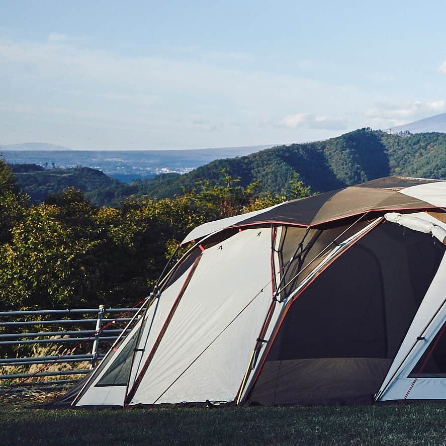 Coleman Japanのインスタグラム：「＼＼本日より発売開始💥／／ ・ コールマン最高峰フラッグシップモデル「Master Series（マスターシリーズ）」がさらなる進化を遂げてリリース✨ ・ コールマンオンラインショップ、 コールマン昭島アウトドアヴィレッジ店、コールマンショップ流山店にて販売中。 ・ 2020年注目の新商品を今すぐチェック👈 ・ ・ ・ #灯そうColeman #灯そうコールマン #灯そう #Coleman #コールマン #Tent #テント #コールマンテント #Camp #キャンプ #Outdoor #アウトドア #ウェザーマスター #マスターシリーズ #秋冬キャンプ #冬キャンプ #コールマン昭島店 #コールマン流山店」