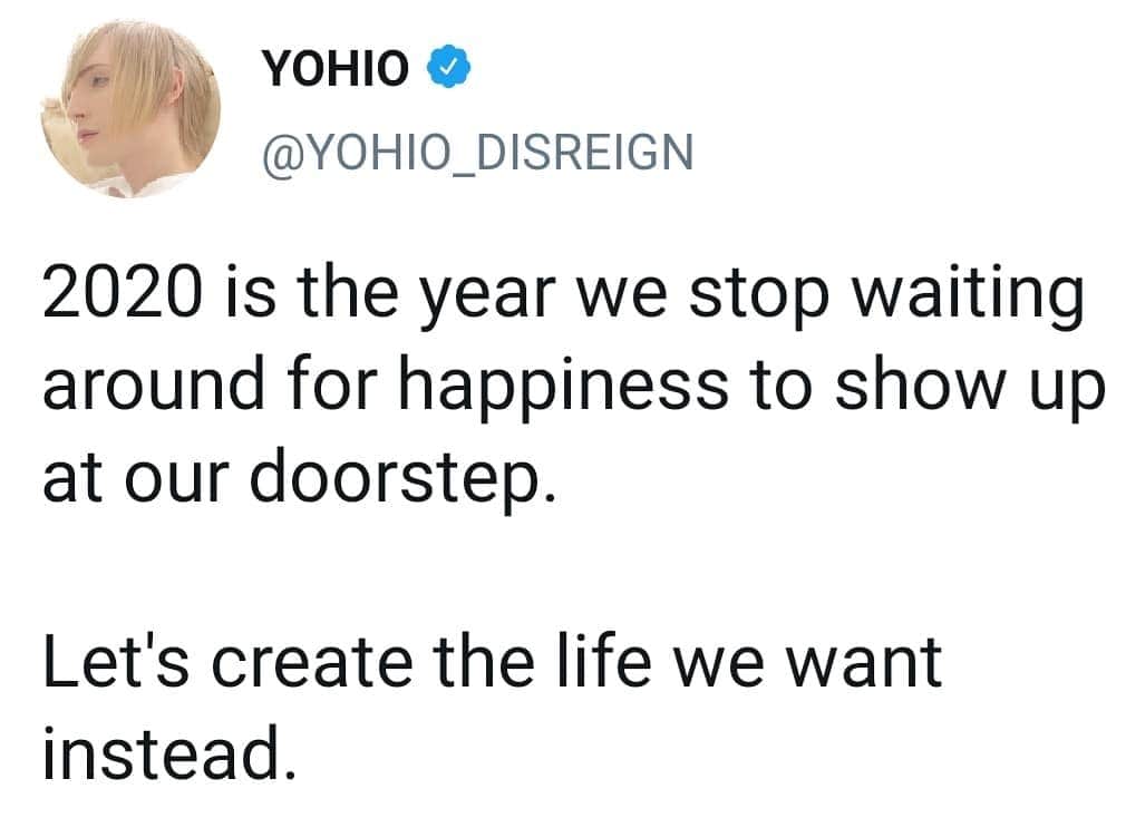 YOHIOのインスタグラム：「I truly believe this. This year is the start of a new decade. It's symbolic in so many ways and I think we should take advantage of that. We should be seeing this as an opportunity to start all over.⁣ ⁣ You have a choice now. The future is up to you. But your future self is being created right now, in this moment.⁣ ⁣ So take the leap this year. Don't wait around anymore. ⁣ Set ridiculously ambitious goals for yourself and work towards them every single day.⁣ ⁣ This decade can change everything. Take the chance to be the leader of that change, and begin within yourself. ⁣ It's all a mind game. ⁣ Learn how to controll your mind instead of going on autopilot all the time. ⁣ ⁣ You are capable of SO much more than you think. Let yourself find out the truth in that statement. ⁣ ⁣ You are powerful. But you have to STEP INTO THE POWER. You have to embrace it. You have to quit telling yourself those negative stories about yourself and switch them up to some new beliefs that you actually want to have. ⁣ ⁣ That's how you take back control over your life.⁣ ⁣ So, my friends, are you with me? ⁣ Do you want to reach your highest potential? Do you want to feel extraordinarily proud of yourself? ⁣ ⁣ It all starts with you. ⁣ Decide to be the change.⁣ Because we are getting serious in 2020. ⁣ ⁣ Step into your power. ⁣ ⁣ --------------------------------------------⁣ ⁣ #YOHIO #YOHIO2020 #motivational #inspirational #goals #dreams #justfuckingdoit #mindset #personaldevelopment #happiness #strategy」