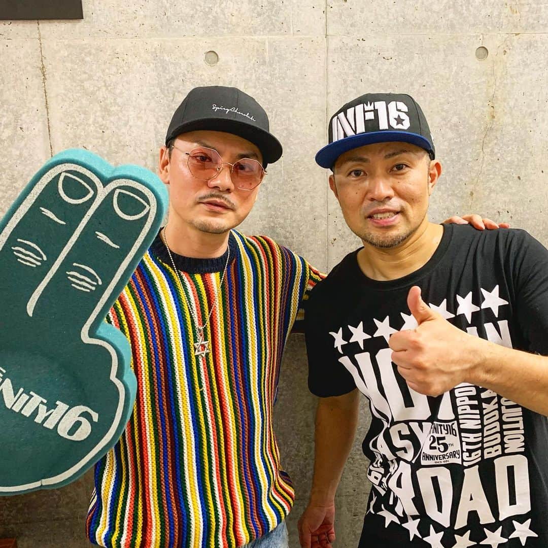 SPICY CHOCOLATEのインスタグラム：「✴︎ ㊗️INFINITY 16  たくさんの笑顔と涙と 重低音に包まれて 最高な25thアニバーサリーだった！  まだまだ夢を描き続け 我武者羅に歩んで行こう♪  #まだお酒が残ってる  #氣がする #infinity16  #25周年 #無限十六 #直角ガンフィンガー #SPICYCHOCOLATE  @infinity16telac」