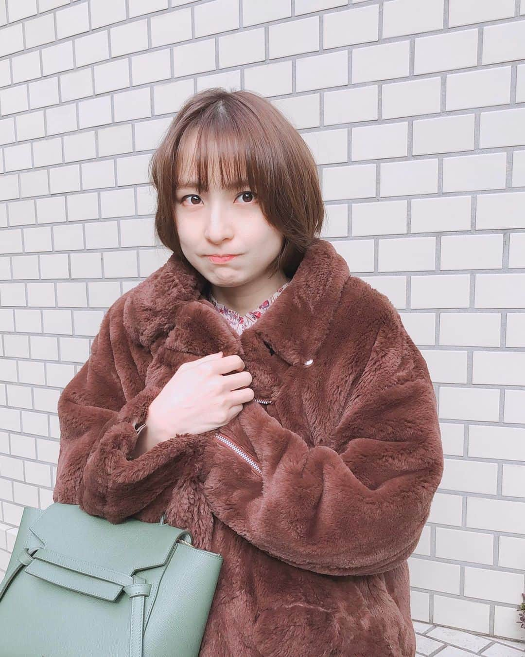 篠田麻里子さんのインスタグラム写真 - (篠田麻里子Instagram)「今日は1月11日✨一並びの日✨ 良いいいことたくさんありそうな日です😍  まだまだ寒いですが風邪andインフルエンザ🤧に気をつけてください☺️ #ショートヘア #ヘアースタイル #髪伸びました #marikoday #クマコーデ」1月11日 12時50分 - shinodamariko3