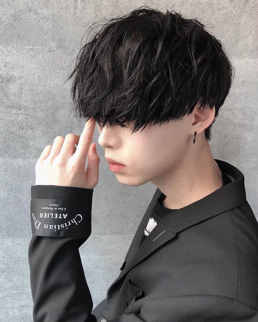 齋藤正太さんのインスタグラム写真 - (齋藤正太Instagram)「2020new trend  sharp×wave  mix style  いつもいいねとコメントありがとうございます！😭 今日も満員のお客様 ありがとうございます！  Thank you for your support  #ulzzang #ulzzangboy #ulzzangasia  #美容師 #マッシュ#メンズヘア #メンズカット#韓国好きな人と繋がりたい #パーマ#スパイラルパーマ#bts #防弾少年団好きな人と繋がりたい #メンズカラー#アップバング #韓国ファッション#おしゃれさんと繋がりたい #アニメ好きな人と繋がりたい #ツイストスパイラル #ミルクティーベージュ #셀카#韓国ヘア #패션#ネイビーカラー #グク#マッシュウルフ #メンズヘアスタイル#bts#テテ #キムテヒョン」1月11日 12時51分 - signal8756