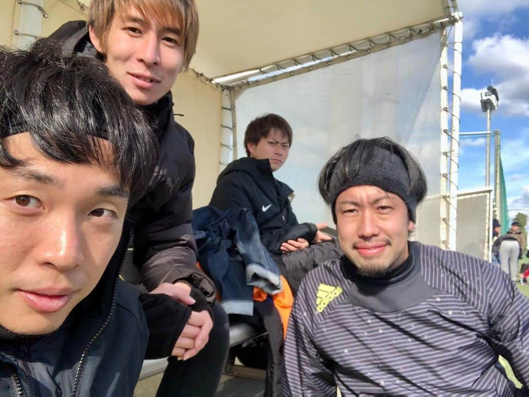 小山英機さんのインスタグラム写真 - (小山英機Instagram)「. 大阪よしもとサッカー部の初蹴りでした⚽️ 今回は、僕のズッ友の原田浩平くんと 僕と2仔1の米澤令衣にも来てもらいました！！楽しかった！！！ . #元フットサル日本代表 #原田浩平くん🐷 #鹿児島ユナイテッドFC #米澤令衣 #吉田たち #こうへいさん #ゆうへいさん #見取り図 #盛山さん🐳 #ヘンダーソン #子安さん」1月11日 12時55分 - monkoya13