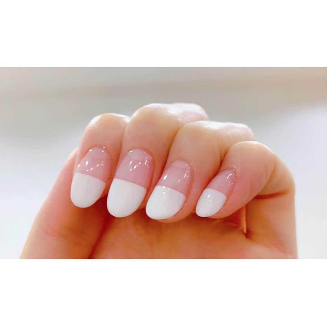 美香さんのインスタグラム写真 - (美香Instagram)「💛new nail💛 春っぽくイエローに☺️ ハンドは永遠に好きなフレンチで。 esnailの皆さまいつもありがとうございます💗💗💗 #春ネイル #イエローネイル  #フットネイル #nail #フレンチネイル  #esnail @esnail_japan」1月11日 12時57分 - mikaofficial99