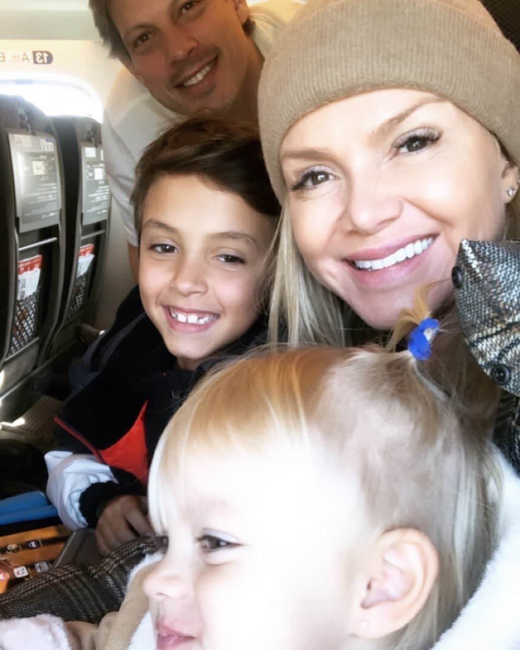 Eliana Michaelichin Bezerraのインスタグラム：「E lá vamos nós...🙏🏻#familia #elianaviaja #japan #truelove #mariapassanafrente #thankgod #mamaefeliz #papaifeliz #familiafeliz #vamoscomdeus #kyoto #trembala」