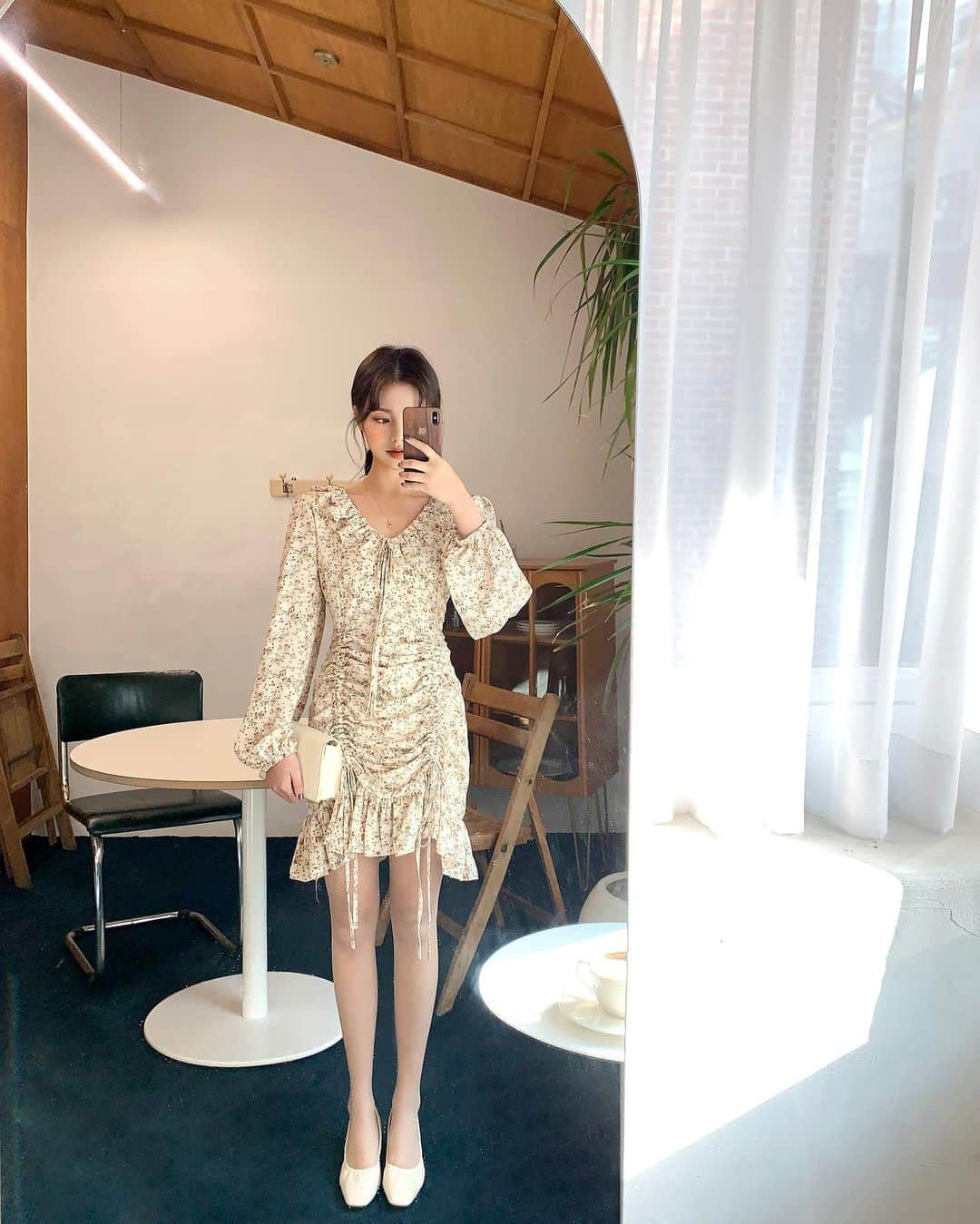 Chuuのインスタグラム：「카페투어하기 딱 조은 원피스가 와써요💕 셀카 백만장 찍게만드는😭✨ #chuuseoul」