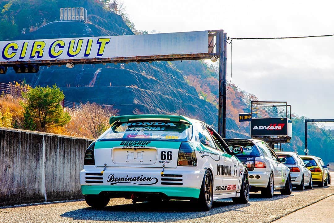 のインスタグラム：「_ Domination Honda EK9 CIVIC Type  R _ _ Shot on Dec-15 2019 "HONDA VTEC ONE MAKE RACE Rd.5" at Central Circuit (Hyogo, Japan) _ owner: @naoki.tanaka66 photo: @mistbahn _ _ JP) 2019年12月15日 セントラルサーキット、ゼロファイターさん主催「HONDA VTEC ONE MAKE RACE」。 _ _ #hondavteconemakerace #zerofighterautocustom #centralcircuit #セントラルサーキット #domination #ドミネーション #brushup_aw_osaka #petronas #honda #civic #hondacivic #ホンダシビック #シビック #ek9 #ek #ekcivic #osakajdm #kanjo #kanjostyle #kanjoracer　#kanjozoku #trackcar #timeattack #timeattackjapan #bseries #b18 #b18c #hondasontrack #advan #mugen無限power」