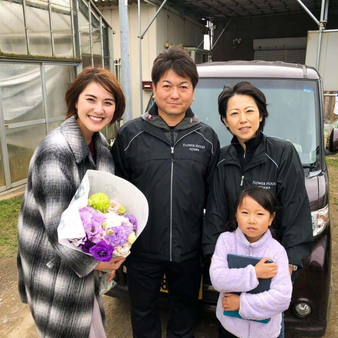 佐藤由季さんのインスタグラム写真 - (佐藤由季Instagram)「今年初のウィークリー千葉県 リポーターを担当しています🎤 素敵なご家族にも出会いました💓 お陰で我が家のお正月飾りも華やかに🎍 ありがとうございました☺️ 今夜1/11(土)22:00〜22:15 📺チバテレ ウィークリー千葉県 ご覧いただけたら嬉しいです😊 #チバテレ  #ウィークリー千葉県  #リポーター  #千葉県  #旭市  #花き巡り  #素敵なご家族  #取材  #ロケ  #お世話になりました  #今夜  #ご覧ください  #フリーアナウンサー  #佐藤由季」1月11日 13時14分 - yukisato0710