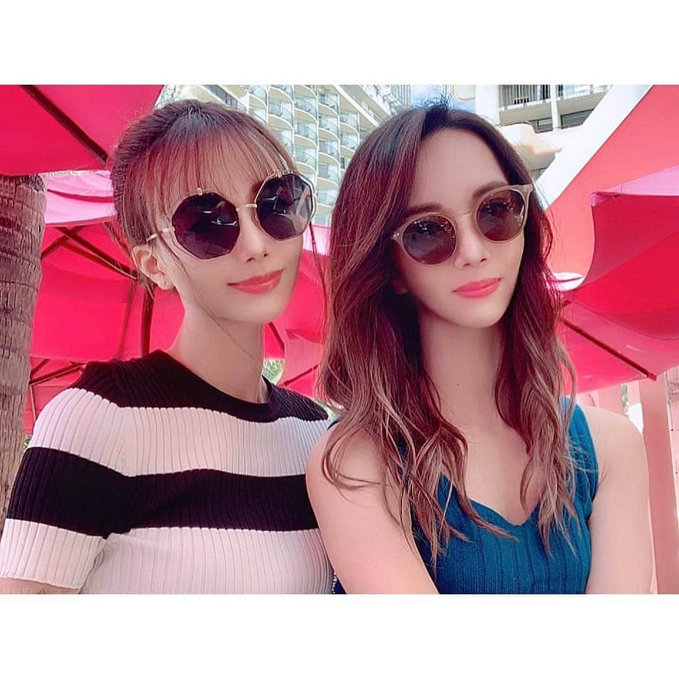 家原里佳さんのインスタグラム写真 - (家原里佳Instagram)「. . 2019➡︎2020🧸  in Hawaii🏝🧡 . . 毎日お買い物と暴飲暴食がセット🤗 初詣はハワイの出雲大社⛩へ行ってきたよー！！ . 久しぶりにこんなにも写真撮ったわ❤️ 沢山ストーリー見て下さってありがとうございました。 . さて、今年はどんな一年になるかな🥰✊🏻 . . #newyear #hawaii  #honolulu #2020 #travel #✈ #lanikaibeach #kailuabeach  #オアフ島 #pinkpillbox #shopping #rainbow #🌈🌈🌈🌈🌈🌈 #sunset_pics」1月11日 13時26分 - rikachi_1130