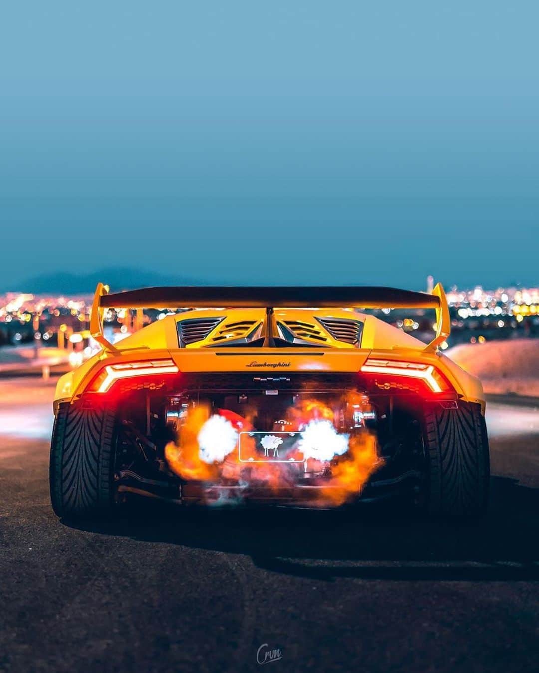 CARLiFESTYLEさんのインスタグラム写真 - (CARLiFESTYLEInstagram)「One nasty BULL shooting 🔥🔥 Wht do you guys think? | Photo by @_crvn_ #carlifestyle #Huracan #LB」1月11日 14時02分 - carlifestyle