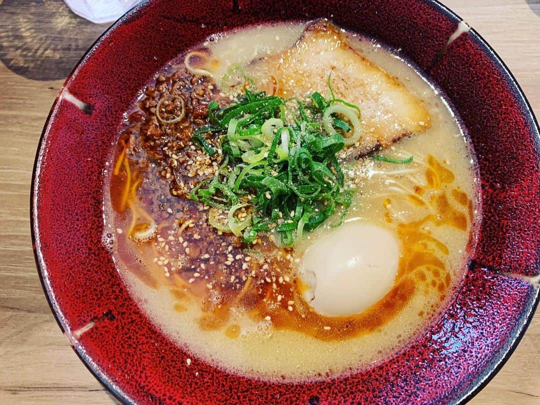 まぜそば・らーめん 覇丸堂のインスタグラム：「・ 本日の賄い！ 『赤豚骨ラーメン』！ いい感じの辛さがたまらない🥺♥️ ・ ・  #覇丸堂#濃厚#まぜそば#追いめし#油そば #豚骨らーめん#とんこつラーメン #はまぐりラーメン#塩ラーメン #台湾まぜそば#塩まぜそば #唐揚げ食べ放題#からあげ#唐揚げ#近畿大学#近大 #食べ放題#腹パン#東大阪 #麺スタグラム #飯テロ#食テロ」