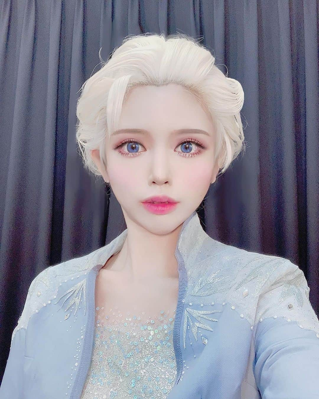 HAIMのインスタグラム：「❄️ #엘사 #겨울왕국2 #frozen #elsa #엘사드레스 #코스프레 #elsacosplay #cosplay」