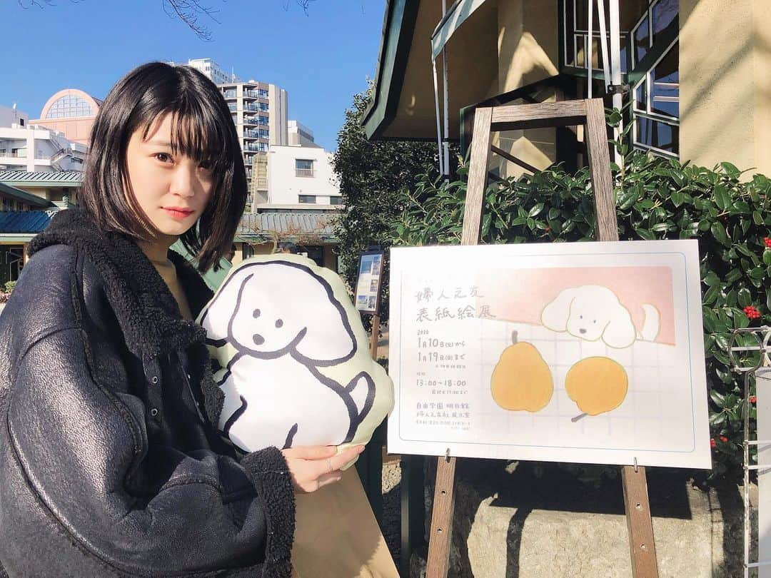 加村真美さんのインスタグラム写真 - (加村真美Instagram)「‪てらおかなつみさんの個展「婦人之友表紙絵展」に行ってきました🐶 .  あたたかさと優しさが溢れる原画をみれて幸せでした♡ . ‪  どーしても欲しかったクッション…！ 本当にかわいい🐶♡ ちなみに三枚目の写真はリバーシブル🐶♡ .  #てらおかなつみ　さん #御本人もステキ♡ #いぬは正義」1月11日 14時56分 - kamura_mami