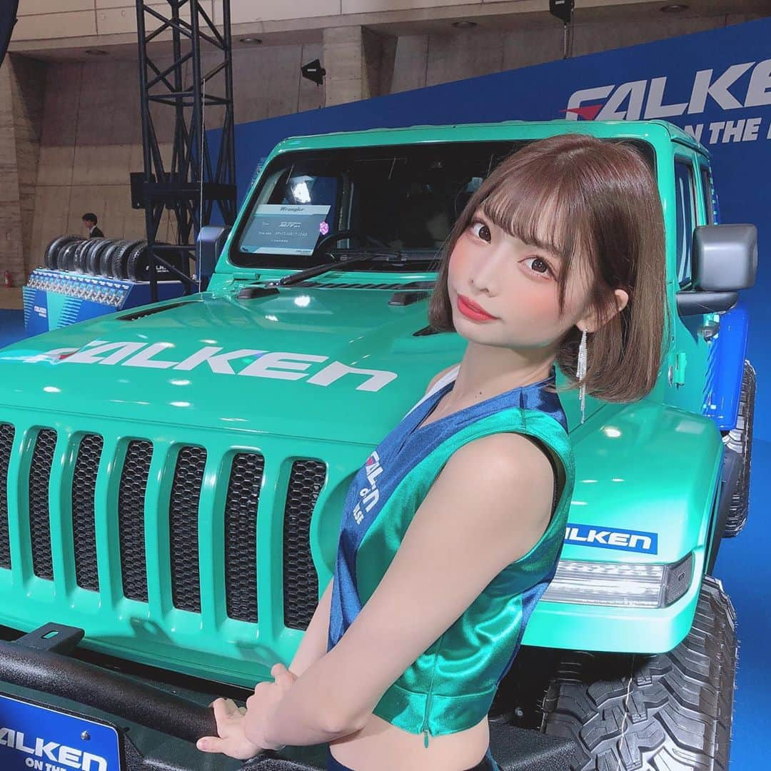 米倉みゆさんのインスタグラム写真 - (米倉みゆInstagram)「. #東京オートサロン2020 FALKENブース に米倉降臨💁‍♀️✨✨✨ . . 是非皆さん遊びに来てくださいね！ パンフレット手渡ししているので 受け取ってください🙇‍♀️💕💕 . . #falken #falkentires #falkentire  #東京オートサロン #東京オートサロンコンパニオン #キャンギャル #オートサロン #オートサロン2020 #TAS2020 #コンパニオン #レースクィーン #モデル #レースクイーン #車両 #車好き男子 #車好き女子 #車 #車好き #jeep #jeeplife #へそ出し #ノースリーブ #japanese #japanesegirl #japanesegirls #follow #followforfollowback #followｍe #japangirl」1月11日 14時57分 - yone__miyu630