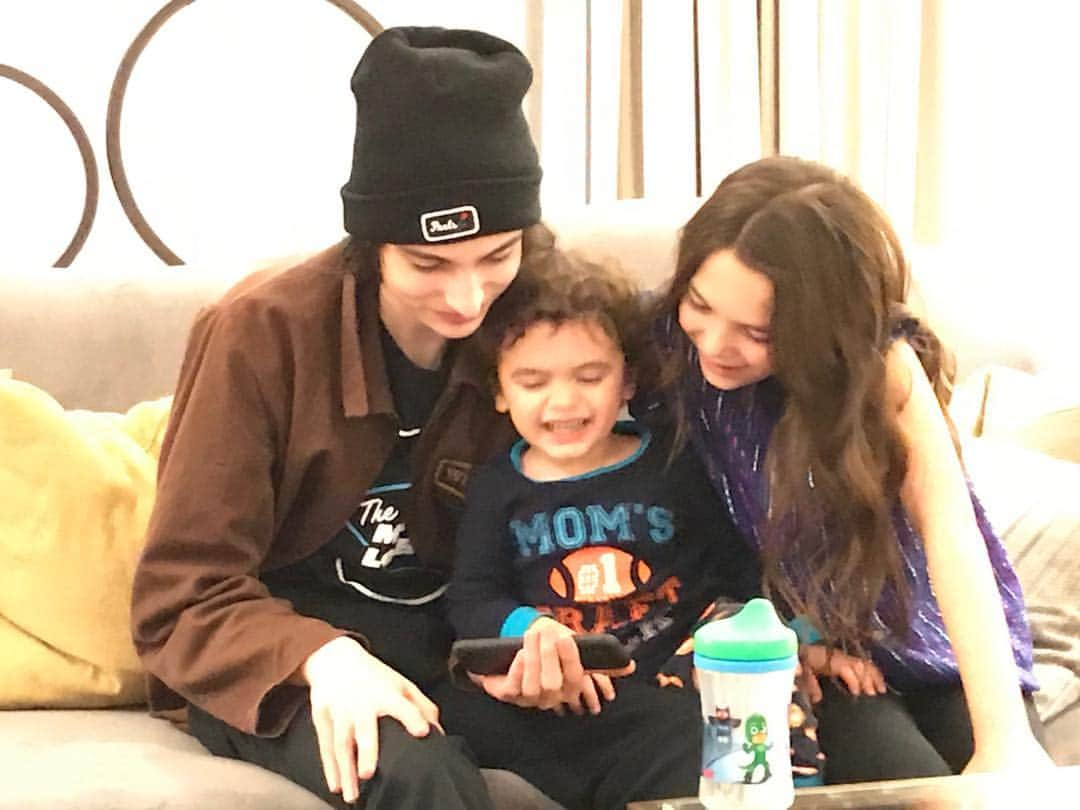 フィン・ヴォルフハルトさんのインスタグラム写真 - (フィン・ヴォルフハルトInstagram)「Introducing Buster Keaton to the littlest bro and sis @thebrooklynnkimberly」1月12日 2時09分 - finnwolfhardofficial