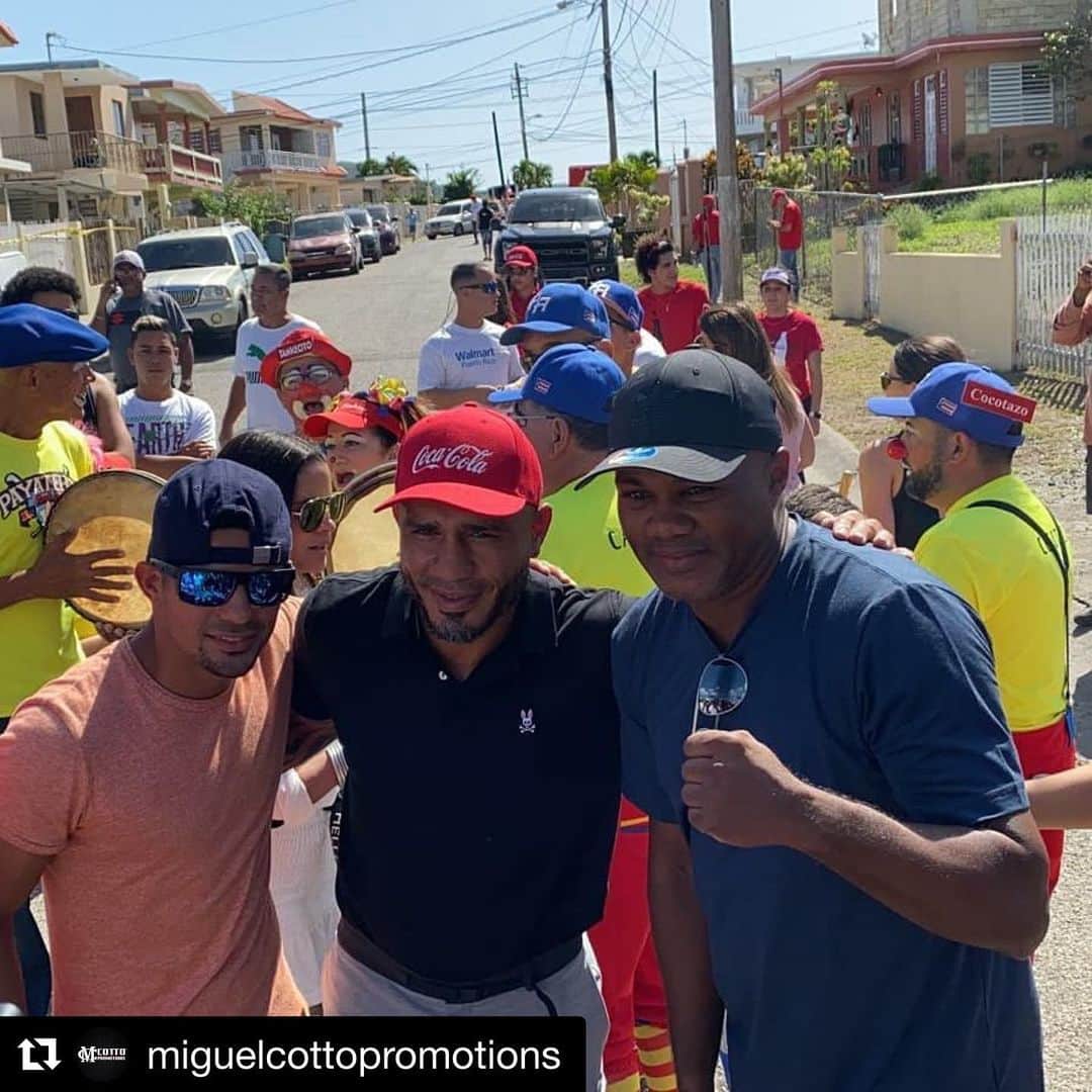 ミゲール・コットのインスタグラム：「#Repost @miguelcottopromotions ・・・ Miguel Cotto, Felix "Tito" Trinidad y Carlos "Purin" Caraballo durante la entrega de suministros hoy en los pueblos de Guayanilla, Yauco y Guanica @cocacolapuertorico @worldboxingorg」