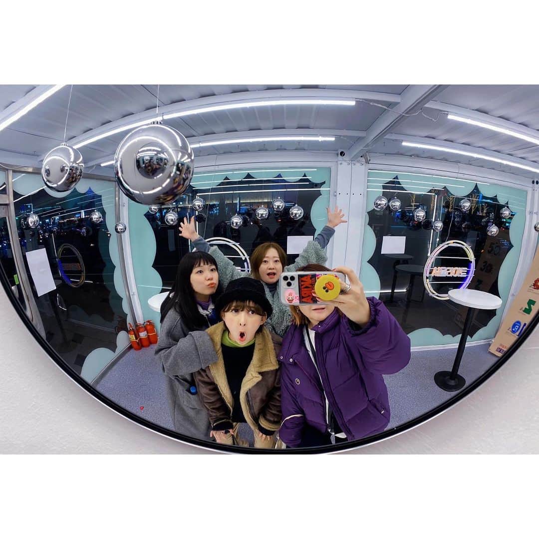 のインスタグラム：「いつメン旅のvlog全部投稿し終わったから 🇰🇷購入品のvlog撮ってみようかな🤔 . 動画の編集って面白い👏🏻 . まだまだ大した編集できないから更に面白い🙆‍♀️ . . 購入品の動画はシャレたvlog目指して作ってみます☺️笑 . #動画編集にハマってます #vlogが私に合ってる気がする #そのためのYouTube #旅のキロク #みてね♡ #トリイカメラ」