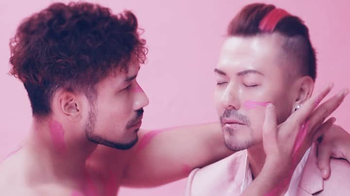 のインスタグラム：「“elephant LOVE” #toshinoriyonekura #newalbum #pinkelephant #pink #elephant #music #soul #randb #real #bodymake #fitness #gym #hotguys #hotboys #dancer #nude #male #singer #flower #love #lgbtq #japan #tokyo #newyork #sanfrancisco #losangeles #canada #tour #2020 #米倉利紀」