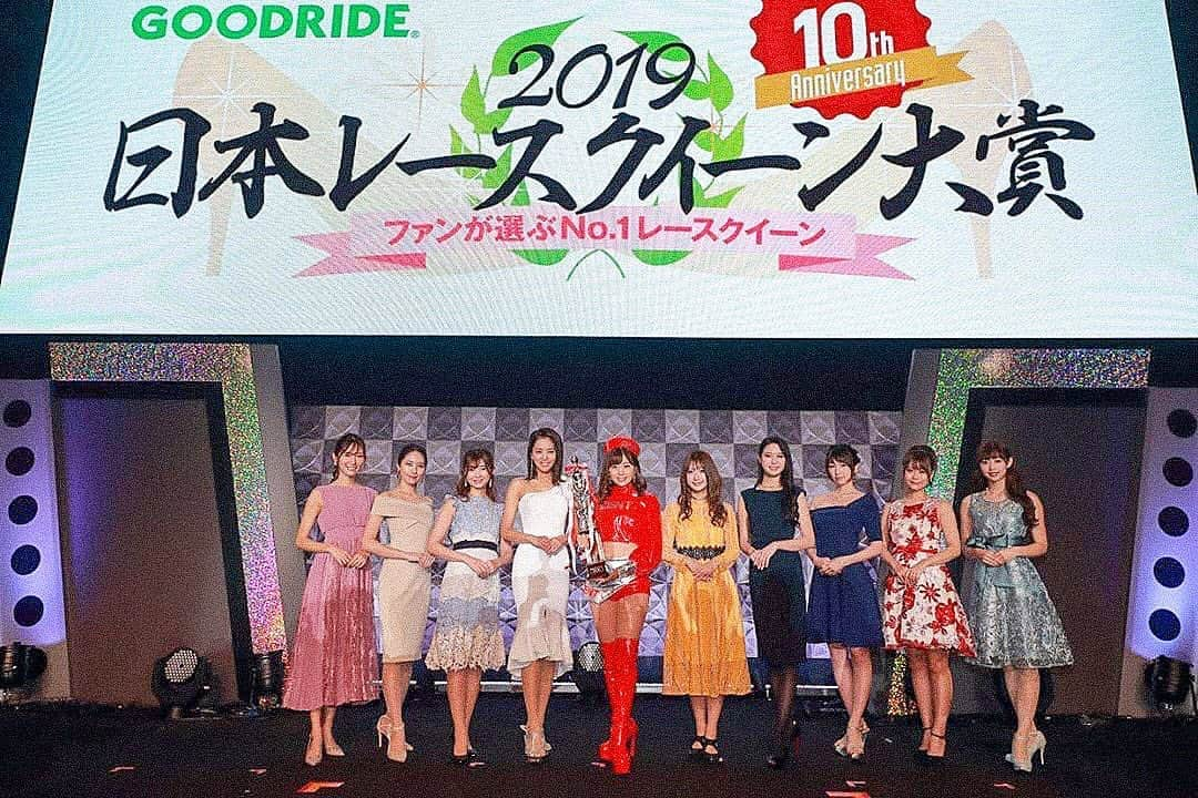 立花サキさんのインスタグラム写真 - (立花サキInstagram)「【GOODRIDE日本レースクイーン大賞2019】﻿ ﻿ ﻿ グランプリに輝いた﻿ 川村那月ちゃんおめでとうございます🎉﻿ ﻿ ﻿ そして、長い間戦ってきたRQの皆さん﻿ 応援してくださるファンの皆さん﻿ 本当に疲れ様でした🙏﻿ ﻿ ﻿ 10周年というコトで歴代RQ大賞GP受賞者として﻿ ステージに登壇させて頂き﻿ました^ ^  色んな記憶が蘇ってきたな〜。 なんだか、初心にかえる事が﻿できた気がします。﻿ ﻿ 改めて感じた事。 やっぱり頑張ってる人は﻿ 輝いてるし、悔し涙も嬉し涙も美しい。﻿ ﻿ 結果も大切かもしれないけど、﻿ その過程にも沢山のドラマがあって﻿ 色んな想いや葛藤があるのだと。﻿ ﻿ 私たちの待機していた舞台裏でも﻿ ドラマがあったんですよ〜☺️﻿ (その内容はまた後日書きます)﻿ ﻿ ﻿ 色々書きたい事がありすぎるので﻿ 分けて書きます☺️﻿ ﻿ 皆さんこれからもモータースポーツ﻿ そして、RQ界も盛り上げていって下さいね！^ ^ ﻿ 宜しくお願いします！﻿ ﻿ #tas2020 #東京オートサロン ﻿#goodride #日本レースクイーン大賞﻿ #2019 #歴代 #モータースポーツ #RQ ﻿ ﻿ ﻿」1月12日 1時34分 - tachibanasakichaso