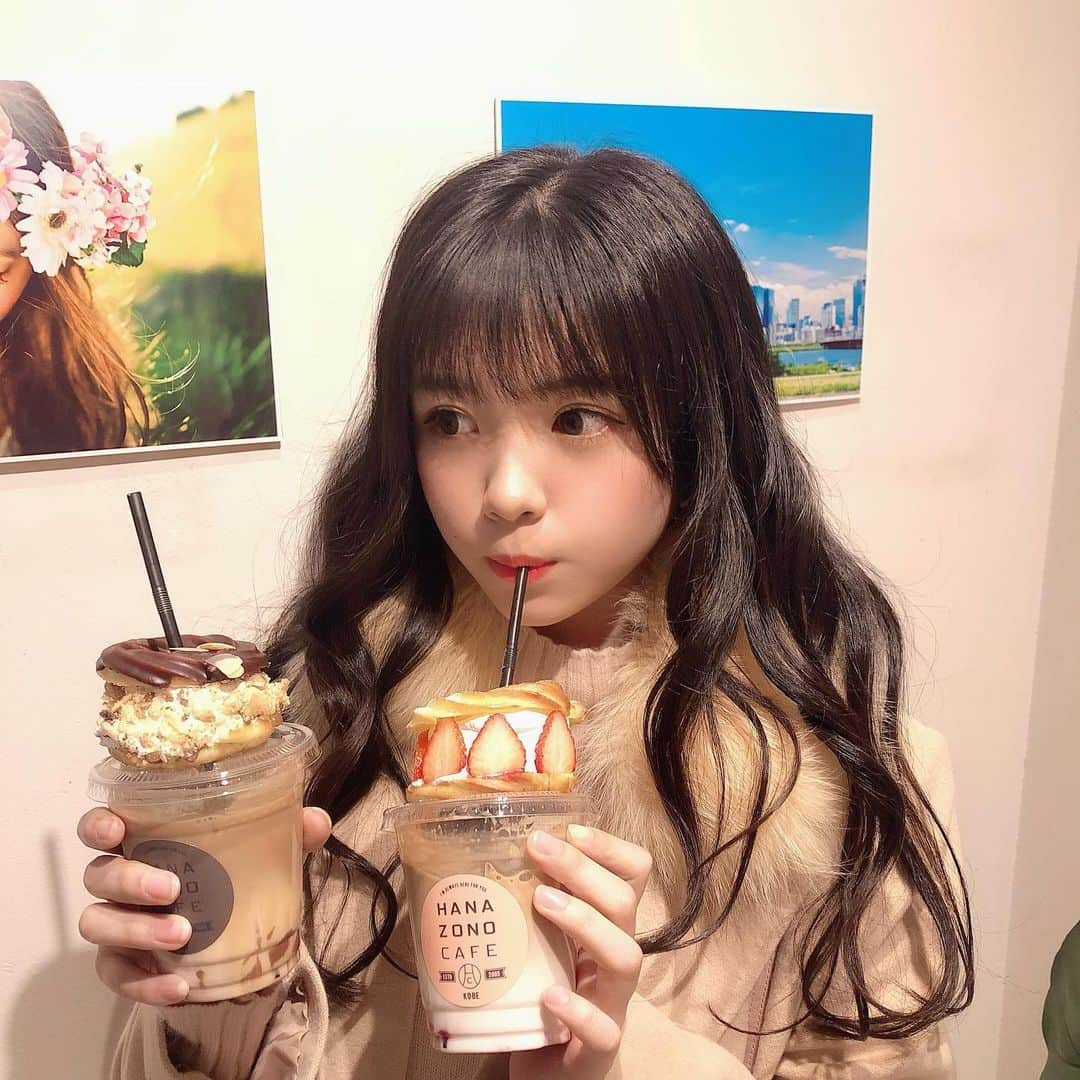 貞野遥香さんのインスタグラム写真 - (貞野遥香Instagram)「☆﻿ #hanazonocafe 🍩☕ ﻿ ﻿ 2つあるけど1つはママの分だから決して食いしん坊ではないわよ。。🤔💭（笑）﻿ ﻿ ﻿ ﻿」1月11日 17時07分 - _haruka_sadano06