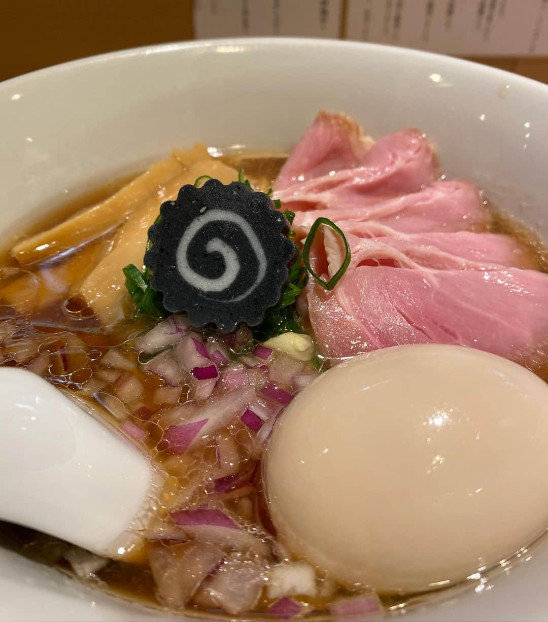 ニッチロー'さんのインスタグラム写真 - (ニッチロー'Instagram)「久しぶりにエロいラーメンを食べに行きました🍜  エロさが増していました。  #らぁ麺はやし田  #新宿 #特製のどぐろそば  #ラーメン #らぁ麺  #エロいラーメン #ニッチ飯」1月11日 17時10分 - nicchiro5.1