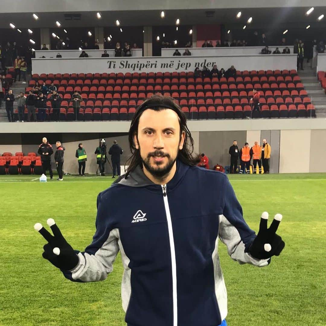 クリスティアン・ザッカルドさんのインスタグラム写真 - (クリスティアン・ザッカルドInstagram)「⚽️ Quando il calcio può portare gioia e speranza. 🔵 In Albania con le Leggende #AIC 🇮🇹 abbiamo partecipato assieme alle rappresentative dei sindacati dei calciatori di Grecia 🇬🇷, Turchia 🇹🇷 e Albania 🇦🇱 ad un quadrangolare benefico per aiutare la popolazione locale colpita dal sisma #Tirana #charity #tournament #soccer #Italia #Albania #Grecia #Turchia #ex #players #aic」1月11日 17時15分 - cristianzaccardo