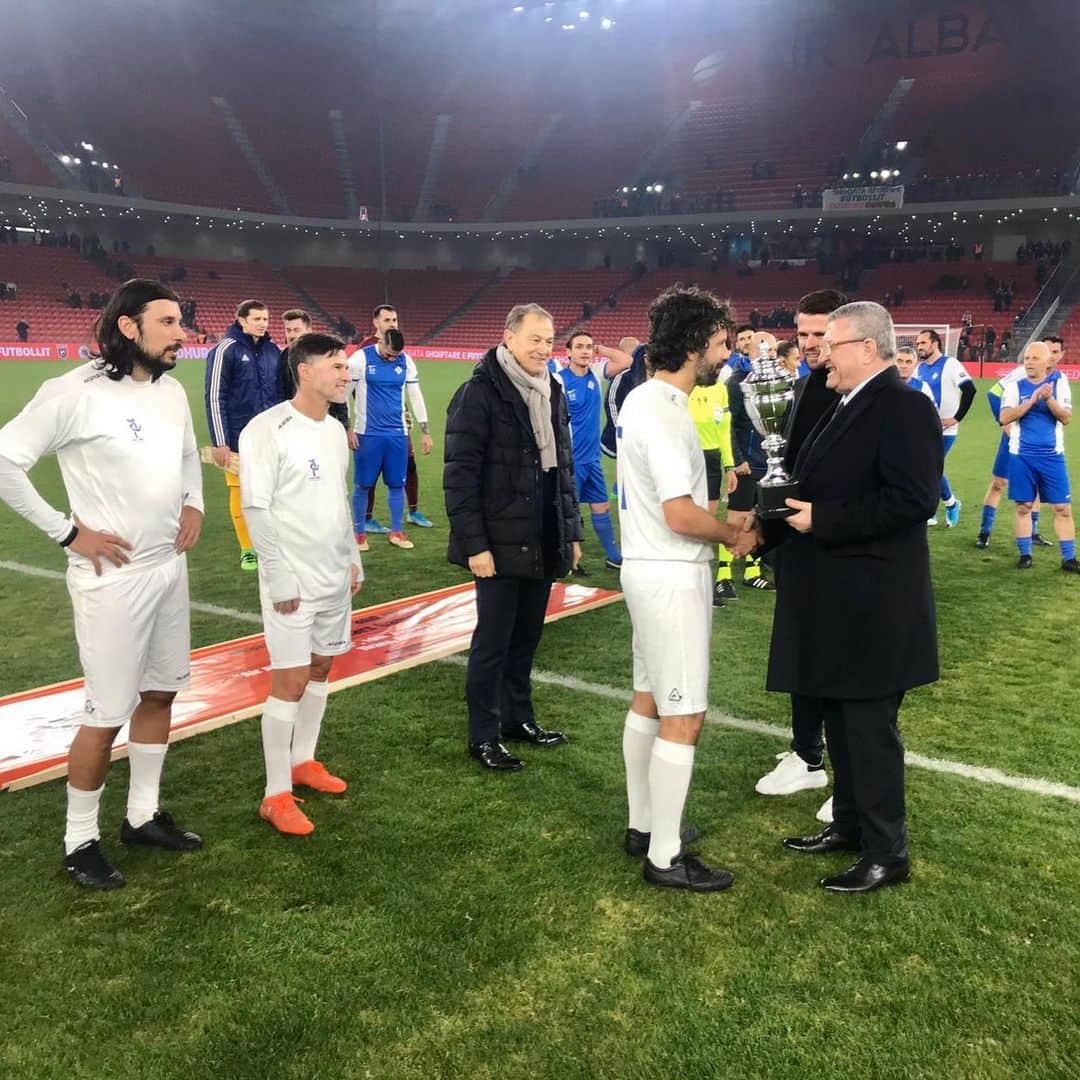 クリスティアン・ザッカルドさんのインスタグラム写真 - (クリスティアン・ザッカルドInstagram)「⚽️ Quando il calcio può portare gioia e speranza. 🔵 In Albania con le Leggende #AIC 🇮🇹 abbiamo partecipato assieme alle rappresentative dei sindacati dei calciatori di Grecia 🇬🇷, Turchia 🇹🇷 e Albania 🇦🇱 ad un quadrangolare benefico per aiutare la popolazione locale colpita dal sisma #Tirana #charity #tournament #soccer #Italia #Albania #Grecia #Turchia #ex #players #aic」1月11日 17時15分 - cristianzaccardo