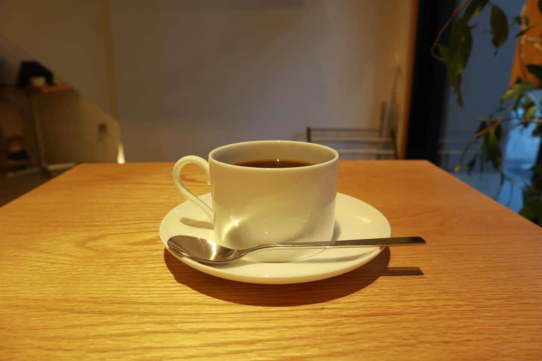 石井輝明さんのインスタグラム写真 - (石井輝明Instagram)「都立家政。 今日は大宮3ステで終わり。 早く終わるってのは素晴らしい。 明日は祇園花月にてトークダンテ＋です。 何卒よろしくお願いします。  #simplethingscoffee #cafe #coffee #カフェ #東京カフェ #都立家政カフェ #カフェ芸人 #祇園でのトークは久しぶり #たくさん来てくれると助かる #助かりまくる #助かりすぎて困る #困りすぎて助かる #助かりたい #助かりますように」1月11日 17時26分 - comandanteishii