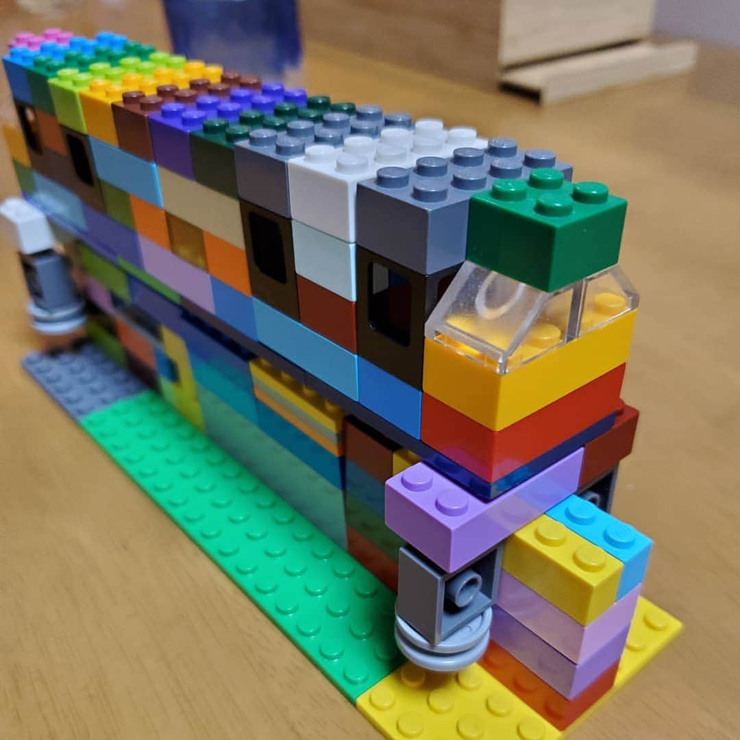 新井義幸さんのインスタグラム写真 - (新井義幸Instagram)「6歳の息子が作った #LEGO  モノレール。  しっかり線路も作っております。」1月11日 17時24分 - araipatiino
