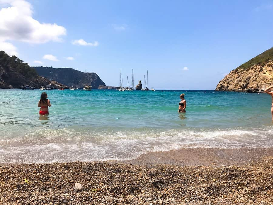 かにゃさんのインスタグラム写真 - (かにゃInstagram)「Cala benirras🏝☀️ . . . #beach #beachclubs #beachrestaurant #calabenirras #ibiza #spain #spain🇪🇸 #europa #travel #travelphotography #travelgram #traveling #travelling #travelblogger #traveltheworld #travelingram #instatravel #instatraveling #ヨーロッパ #旅行 #旅 #旅行好き #旅行大好き #旅行好きな人と繋がりたい #旅好きな人と繋がりたい #旅行好きと繋がりたい #イビザ #スペイン #スペイン旅行 #ビーチ」1月11日 17時43分 - kanya_435