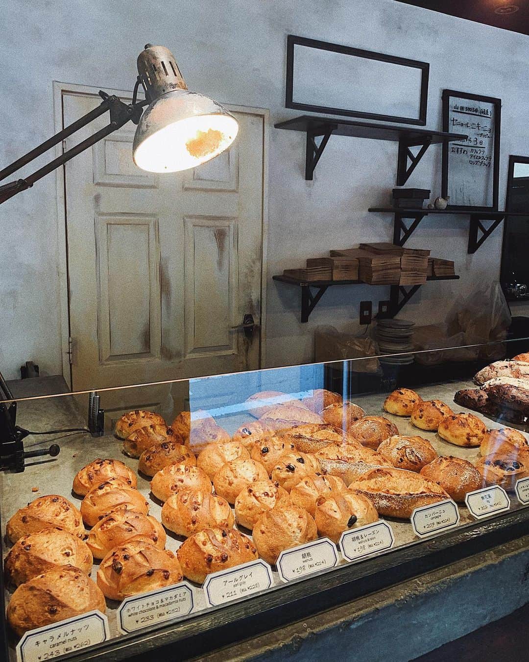 草野春香さんのインスタグラム写真 - (草野春香Instagram)「. ここのパンが本当に美味しい🥖☕️💕 私のオススメです✌🏾 #breadaespresso #長崎パン屋 #長崎」1月11日 17時38分 - _haruka030_