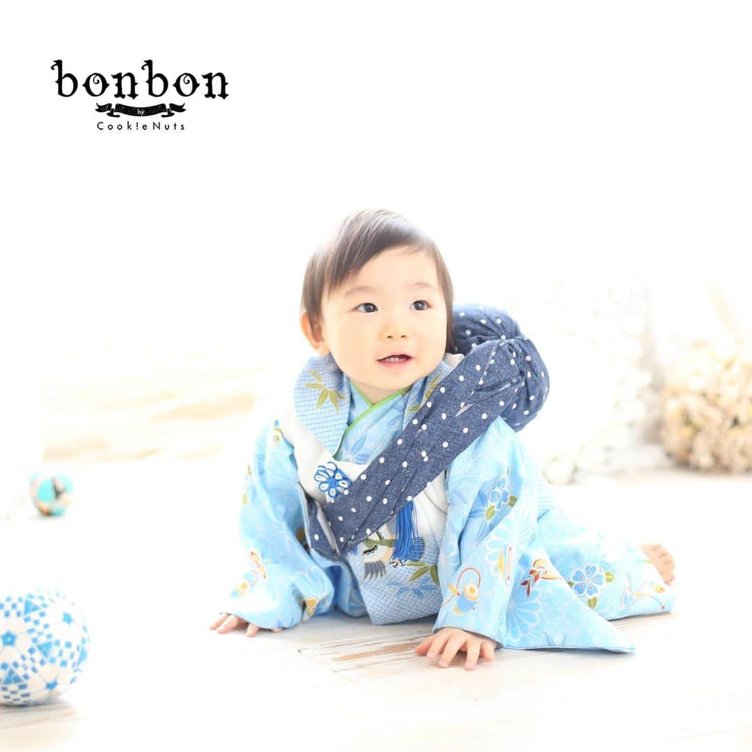 bonbon by cookienuts Photo studioのインスタグラム：「バースデーフォトの衣装でお困りですか？ . bonbonなら洋装と和装など衣装が二着選べます。 . 今なら和装撮影、待受画像などの8大特典付き！ 特典の和装撮影で一歳の一升餅の撮影もできます。 . 詳細はこちら⇒(@bonbon_cookienuts) . #bonbon #神奈川県 #川崎 #貸切スタジオ #1歳 #1才バースデー #バースデーフォト #誕生日会 #誕生日祝い #誕生日 #バースディ #キッズ #バースデープレゼント #写真スタジオ #ハッピーバースディ #フォトスタジオ」