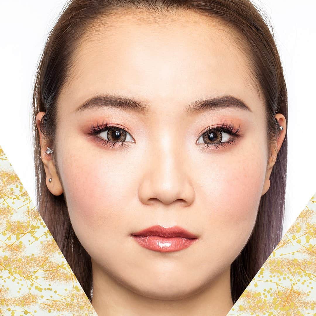 M∙A∙C Cosmetics Japanのインスタグラム：「ㅤ  1月13日は成人の日👘✨ 2020年人気の振袖カラーに合わせたメイクをご紹介！ ㅤ 続いて、クリームベースの振袖メイク💄 淡い色の振袖には、鮮やかなメイクでインパクトを✨ 青みピンクのワントーンメイクで上品にまとめて。 ㅤ ㅤ ↓↓使用製品↓↓ スモール アイシャドウ [ロイヤル ランデヴー ][イン リビング ピンク ] [ローズ ビフォア ブロス ] テクナコール [ブラウンボーダー] パウダー ブラッシュ [ウェル ドレスト] レトロ マット リキッド リップカラー [ジェムズ アンド ローゼズ ] リップ ペンシル [ダーヴィッシュ ] ㅤ MAKE UP AND MODEL： MAC ARTIST MOEKO KAKEMI @mac_kyotaka_ ㅤ #成人式 #成人式メイク#成人式ヘアメイク #成人式振袖 #成人式着物 #成人式2020 #MACCosmeticsJapan #MACコスメ #MACCosmetics #コスメ #メイク #アイシャドウ #アイメイク #ピンクメイク #リップメイク #リップ #口紅 #お気に入りコスメ #コスメ紹介 #おすすめコスメ #セルフメイク #メイク好き #化粧品 #makeup #beauty #cosmetics #eyemakeup #lipmakeup」