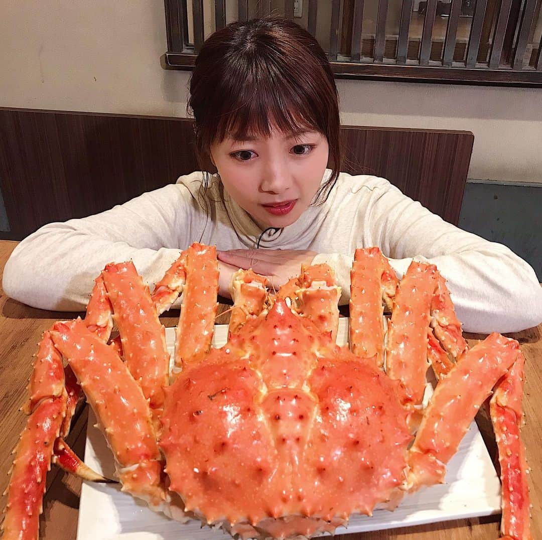 川崎優さんのインスタグラム写真 - (川崎優Instagram)「. カニとの対話🦀 #タラバガニ #うまいもの博 #バリはやロケ2020  #北海道」1月11日 17時55分 - yuu__noir