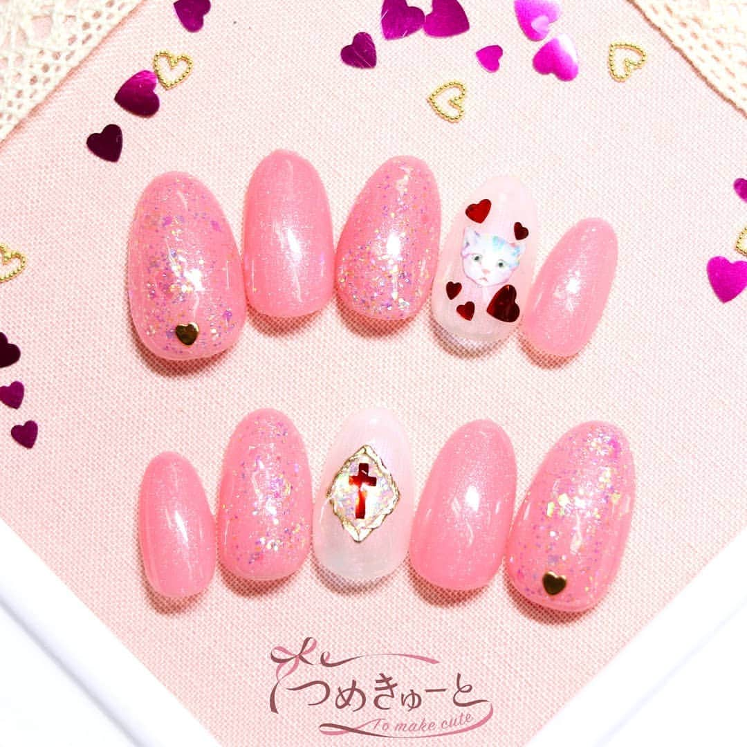 のインスタグラム：「♥バレンタインネイル♥Valentine nails  期間限定デザイン｜Jan. 14～Feb.14 税抜価格 3,000円（税込価格3,300円）  ご予約はこちらへ→www.tomakecute.com  #つめきゅーと #バレンタインネイル #ネコネイル #ハート #ネイル #ねいる #ネイルアート #ネイルサロン #津田沼 #稲毛 #新浦安 #成田 #川口前川 #Valentine #nail art #nail salon #speedy #gel nails #美甲 #光療指甲」